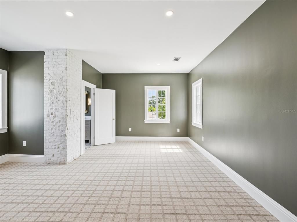 Empty room, Interior, Recessed Lighting