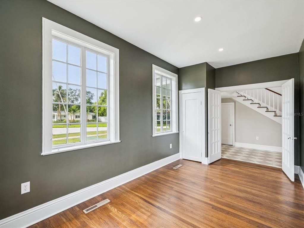 Empty room, Interior, Recessed Lighting, Wood Texture Flooring