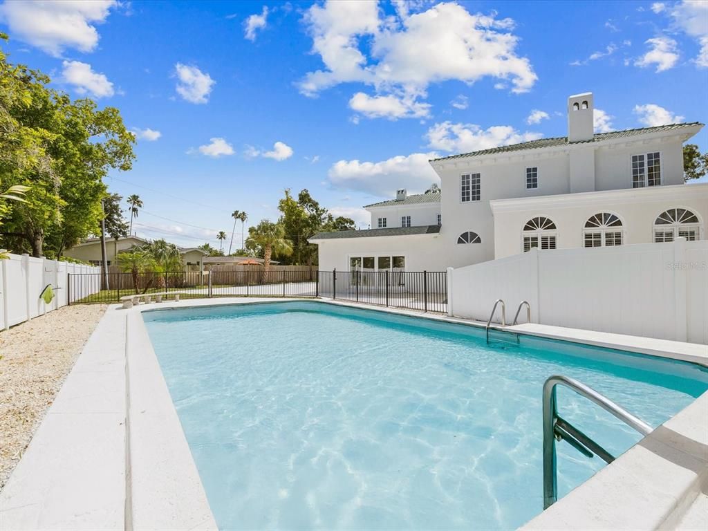Exterior, Pool