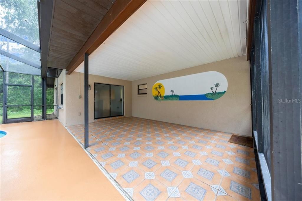 Empty room, Interior