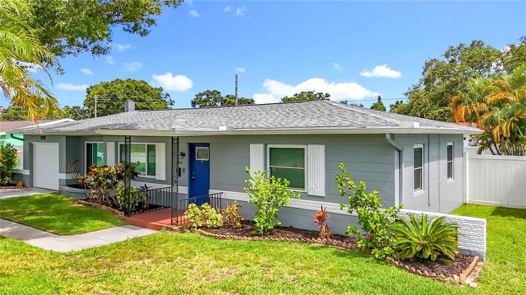 Backyard, Exterior, Facade, Ranch