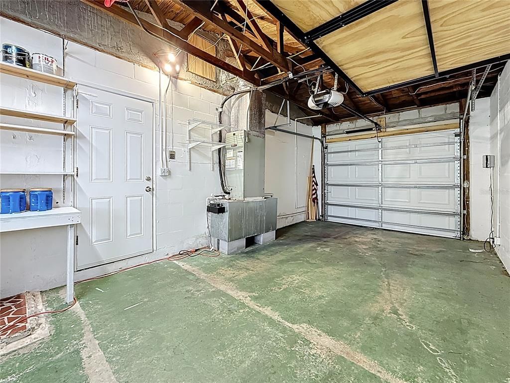 Garage, Interior, Wooden Beams