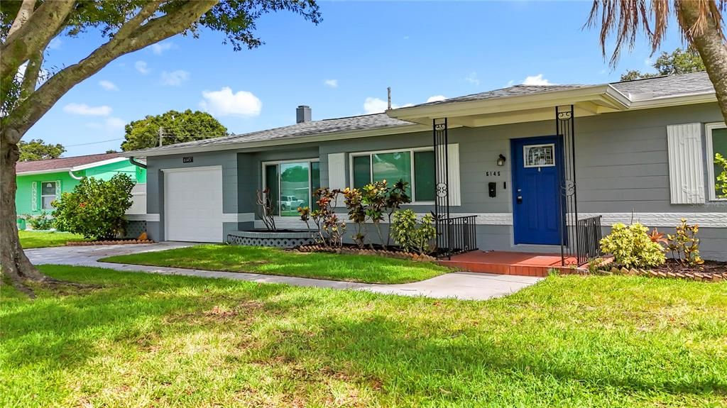 Backyard, Exterior, Facade, Ranch