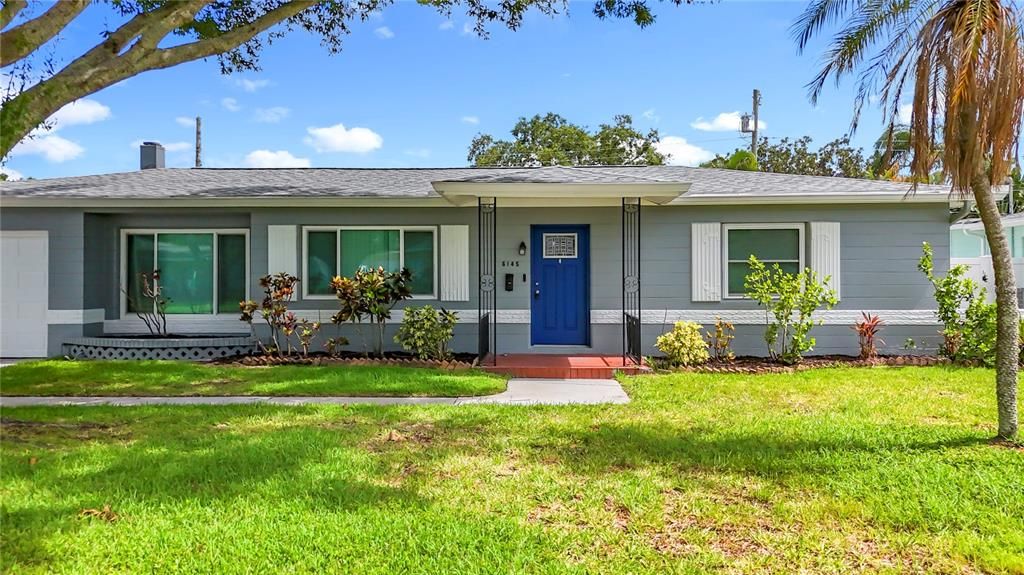 Backyard, Exterior, Facade, Ranch