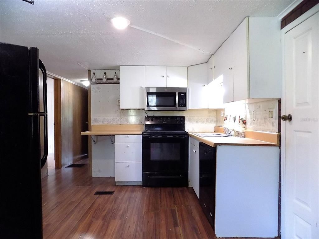 Interior, Kitchen, Recessed Lighting, Wood Texture Flooring