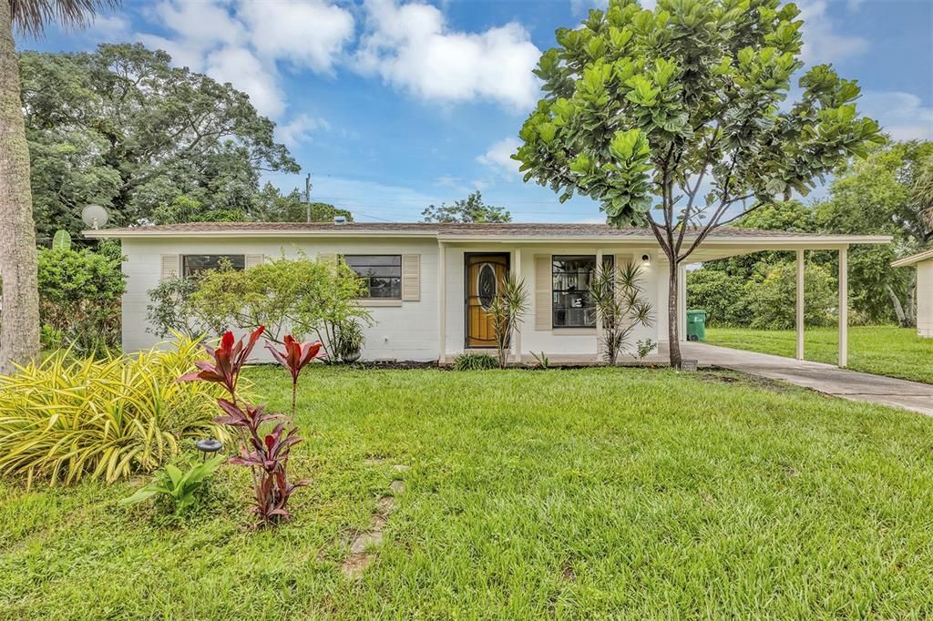 Backyard, Exterior, Facade, Ranch