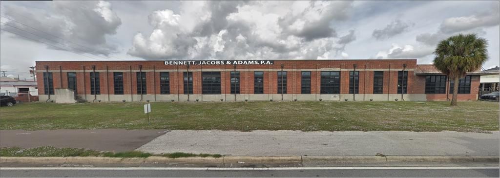 Exterior, Facade, Modern