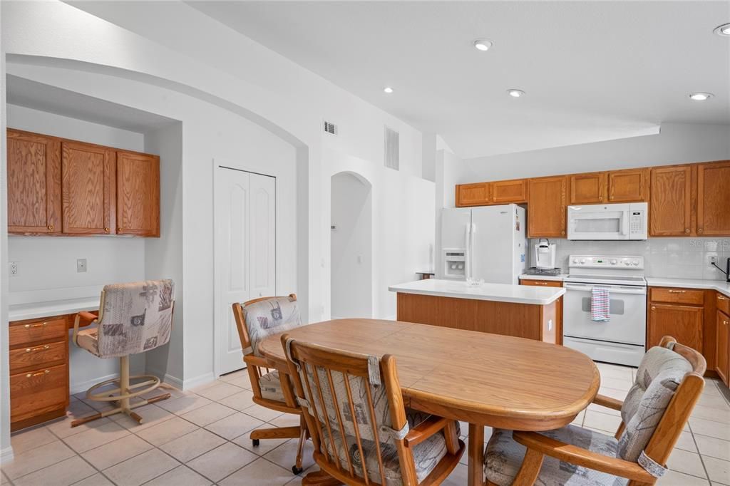 Dining room, Interior, Kitchen, Recessed Lighting