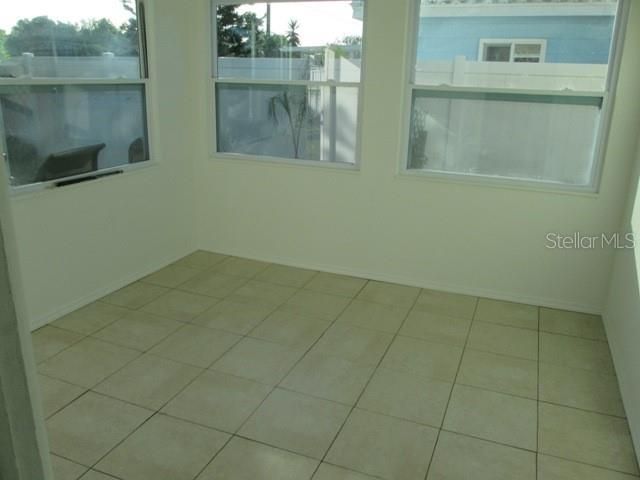 Empty room, Interior