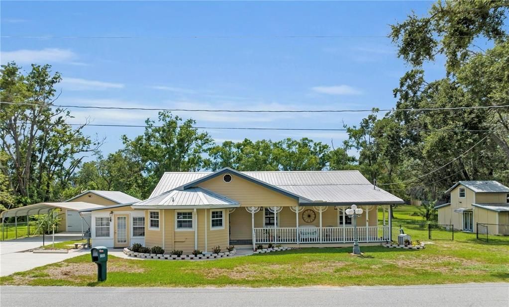 Backyard, Exterior, Facade, Ranch