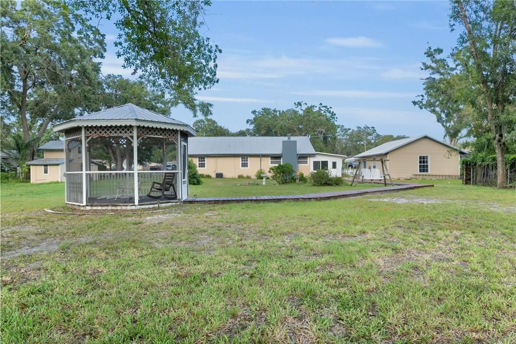 Backyard, Exterior