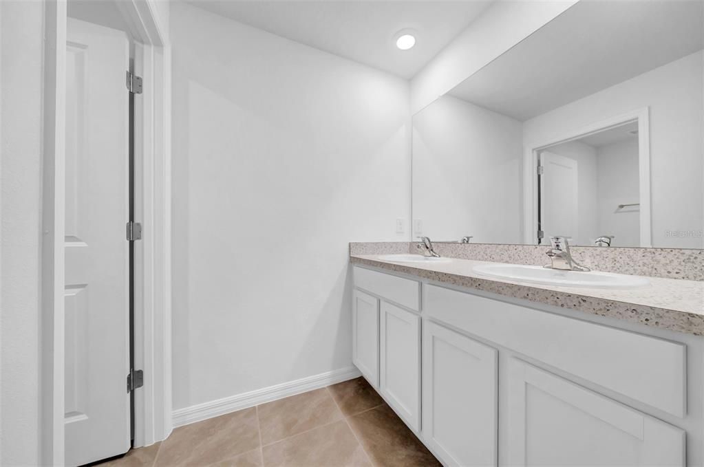 Bathroom, Dual Sink Vanities, Interior, Recessed Lighting