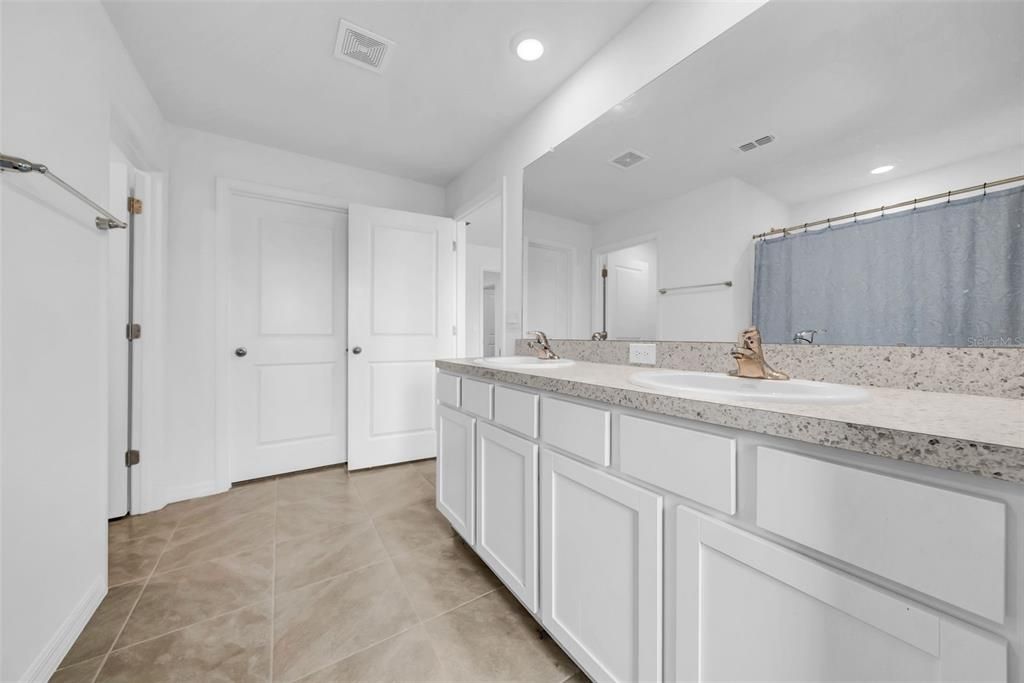 Bathroom, Dual Sink Vanities, Interior, Recessed Lighting