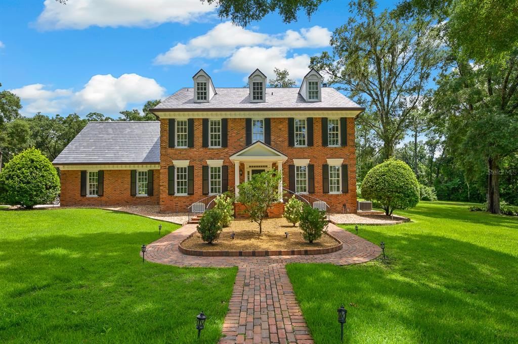 Exterior, Facade, Brick Facade, Georgian