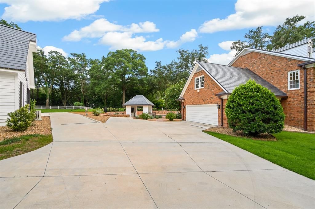 Detached Garage, Exterior