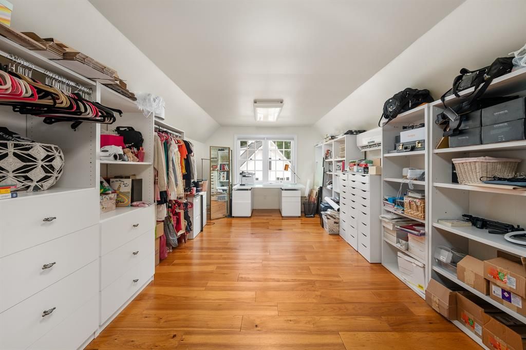 Interior, Walk-in Closets, Wood Texture Flooring