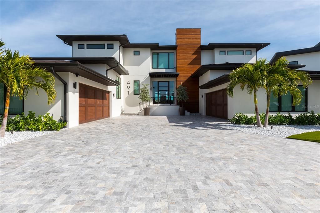Attached, Exterior, Facade, Modern