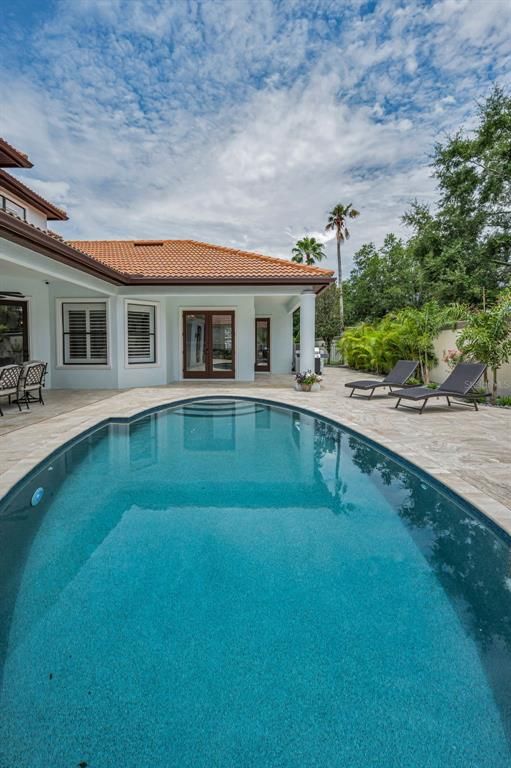 Exterior, Pool