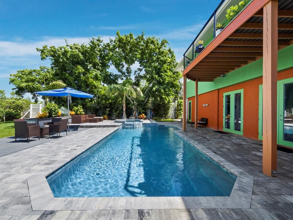 Exterior, Pool