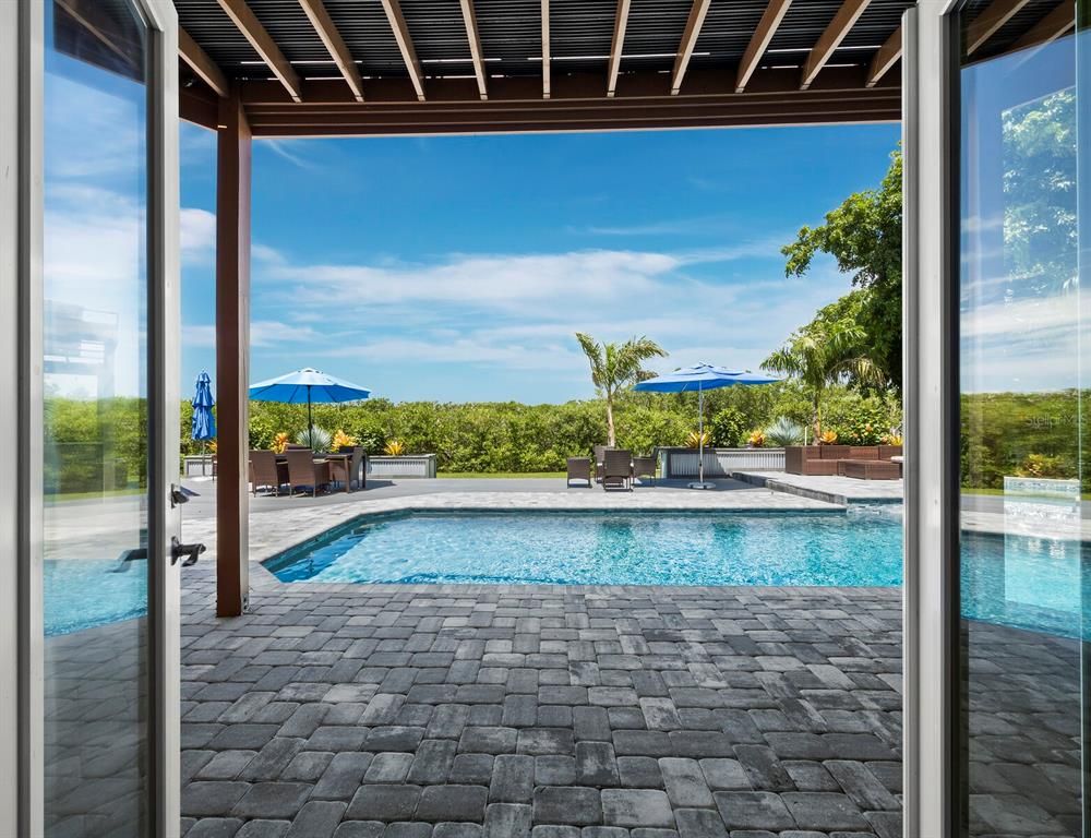 Exterior, Pool