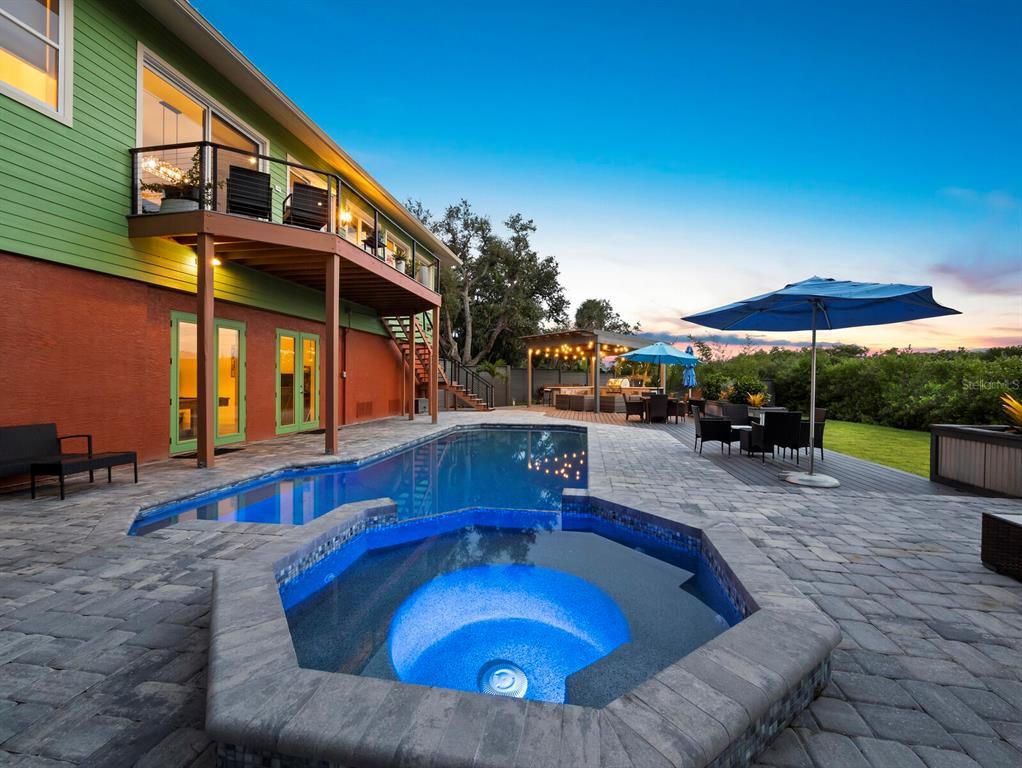 Exterior, Pool