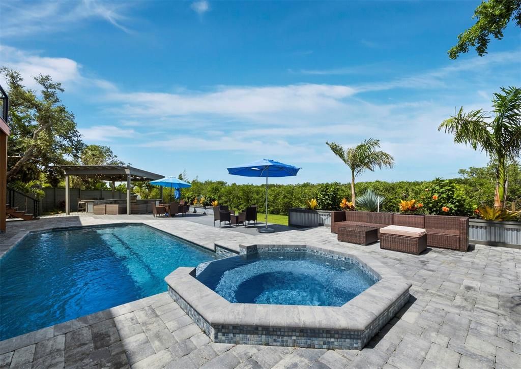 Exterior, Pool