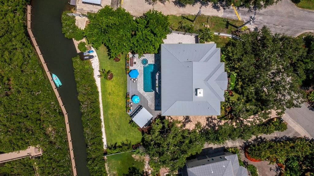 Exterior, Drone