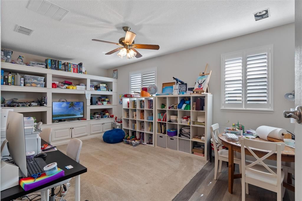 Home Office, Interior