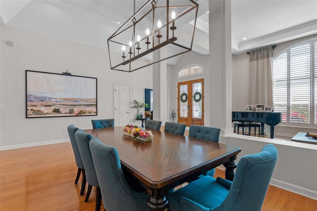 Dining room, Interior, Pendant Lights, Piano, Recessed Lighting, Wood Texture Flooring