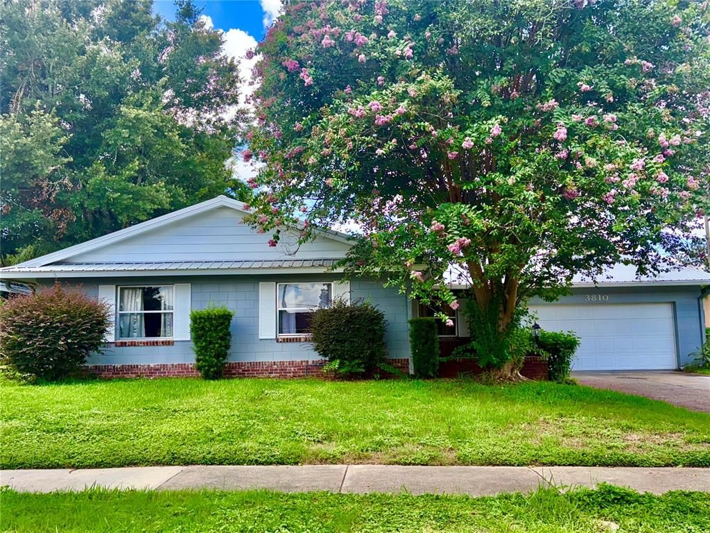 Attached, Exterior, Facade, Ranch