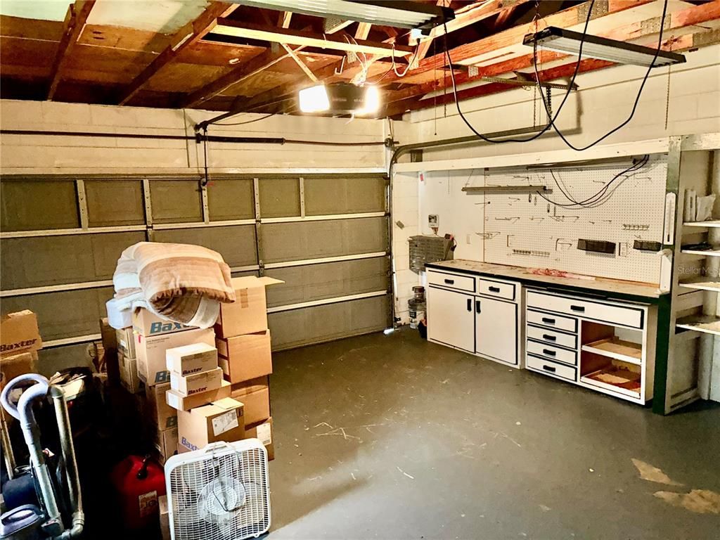 Garage, Interior, Wooden Beams