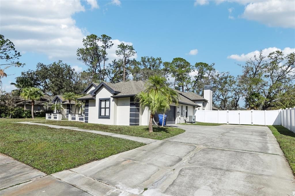 Backyard, Exterior, Facade, Ranch