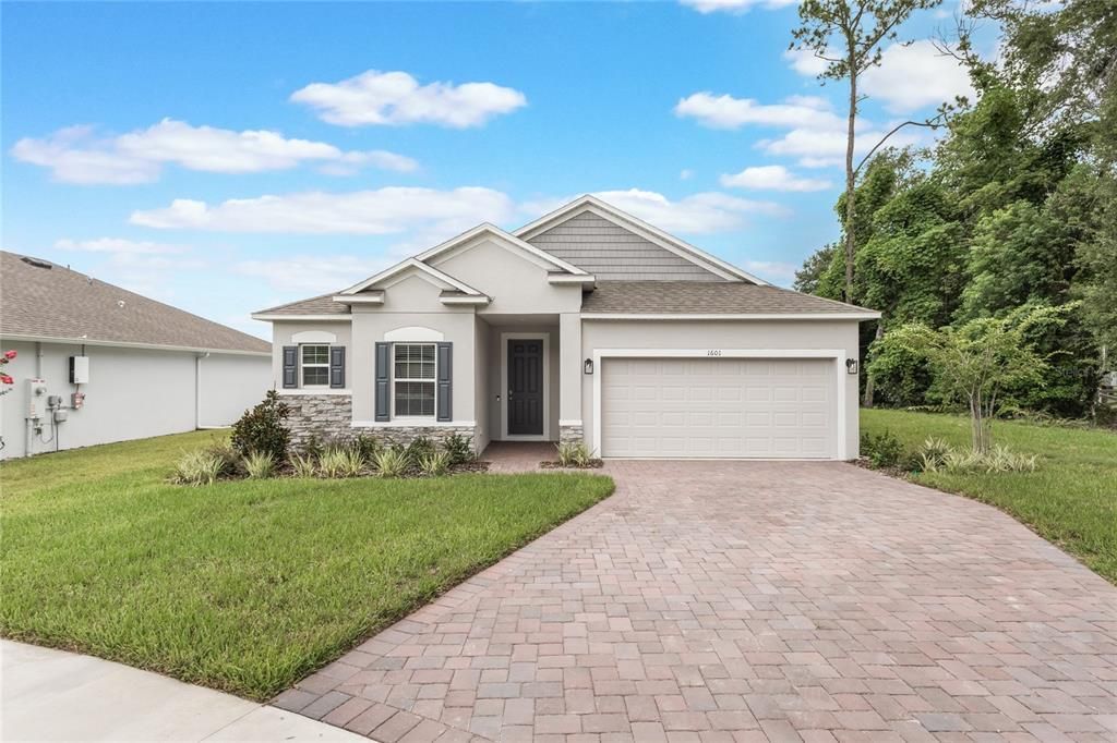Attached, Exterior, Facade, Ranch