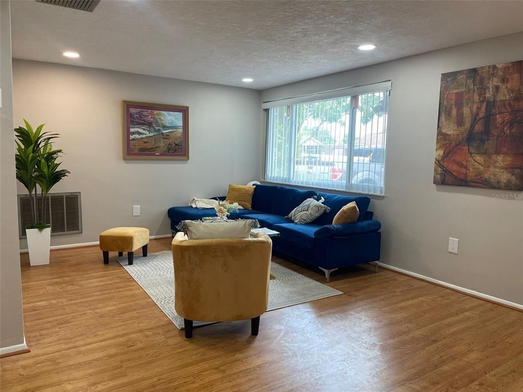 Interior, Living room, Recessed Lighting, Wood Texture Flooring