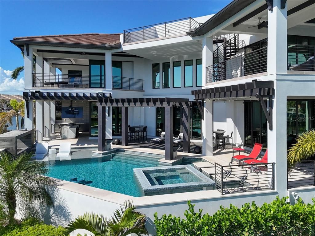 Exterior, Pool