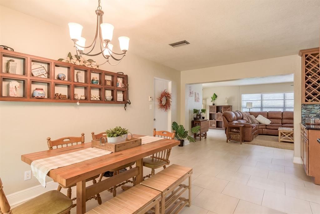 Chandelier, Dining room, Interior, Living room