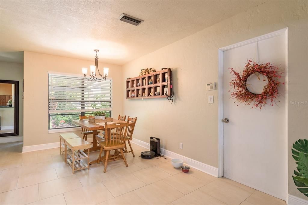 Chandelier, Dining room, Interior