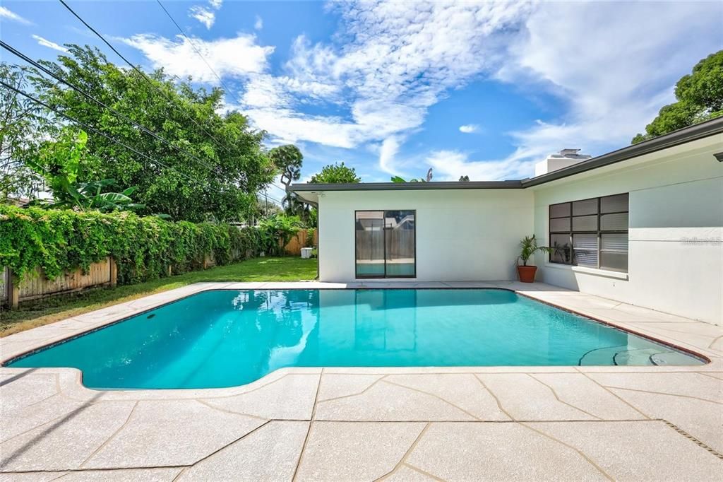 Exterior, Pool