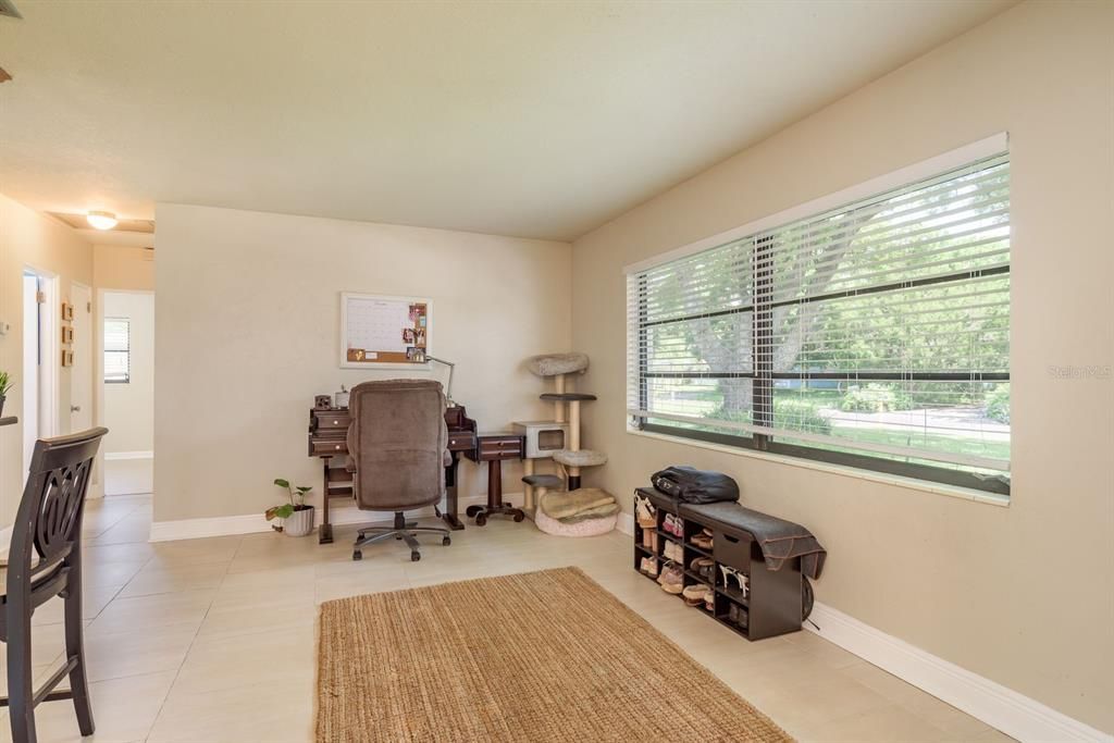 Home Office, Interior