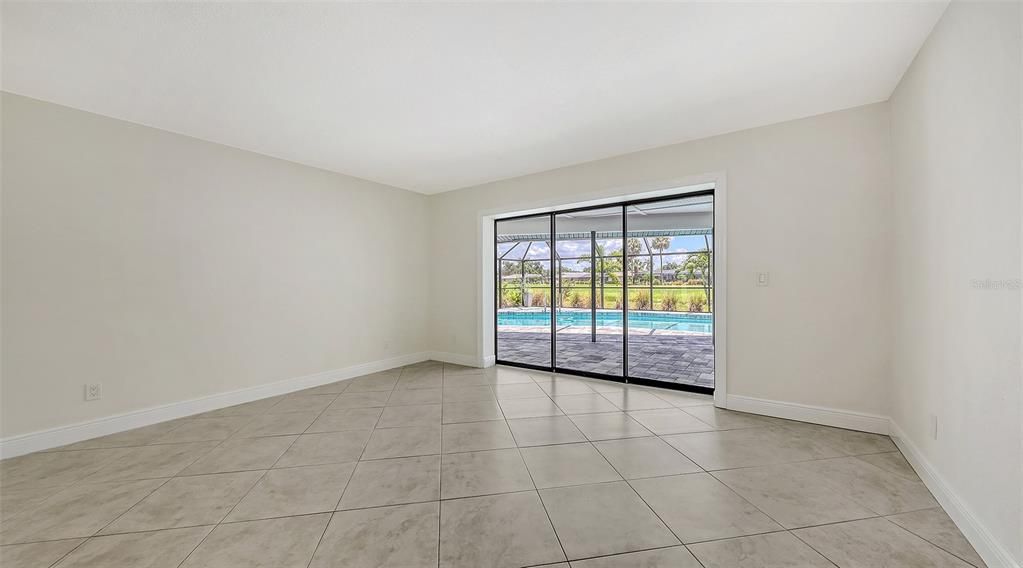 Empty room, Interior