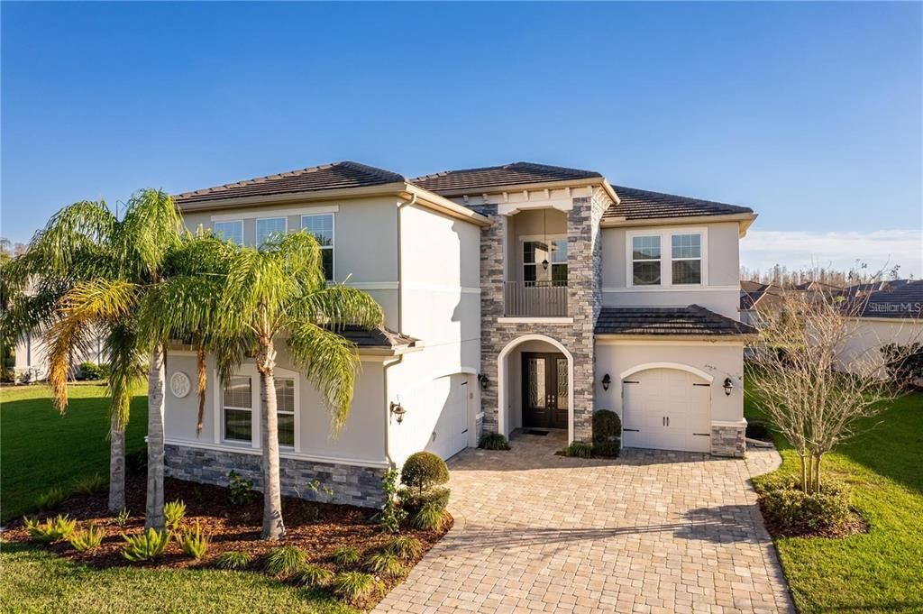 Attached, Exterior, Facade, Mediterranean