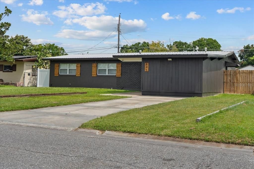 Attached, Exterior, Facade, Ranch