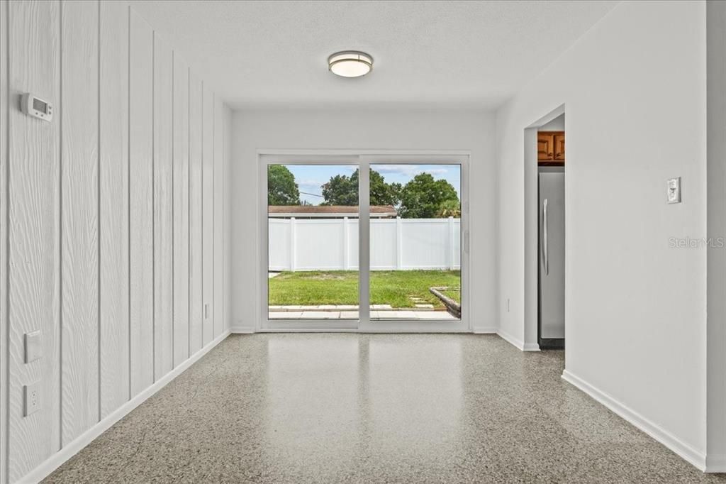 Empty room, Interior