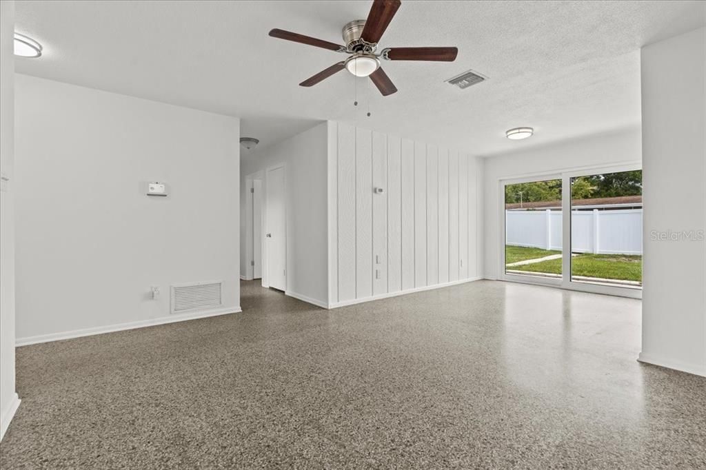 Empty room, Interior