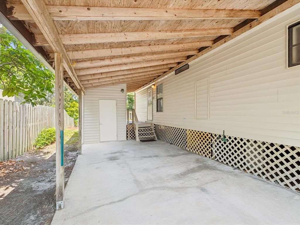 Exterior, Wooden Beams