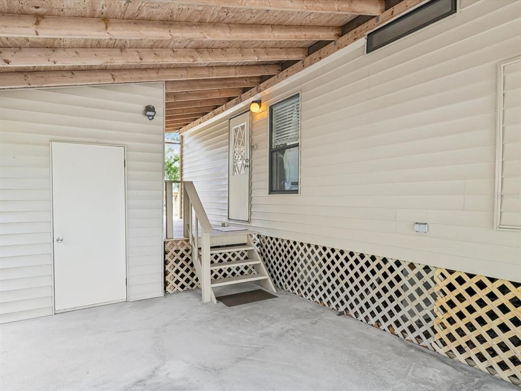 Exterior, Wooden Beams