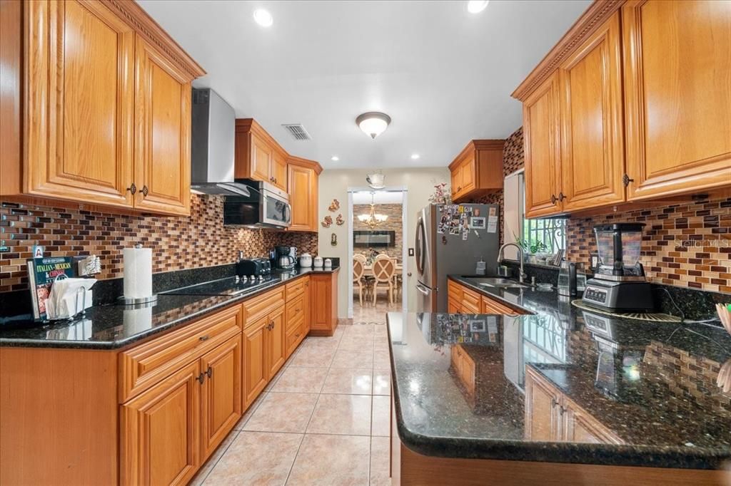 Dining room, Interior, Kitchen, Recessed Lighting