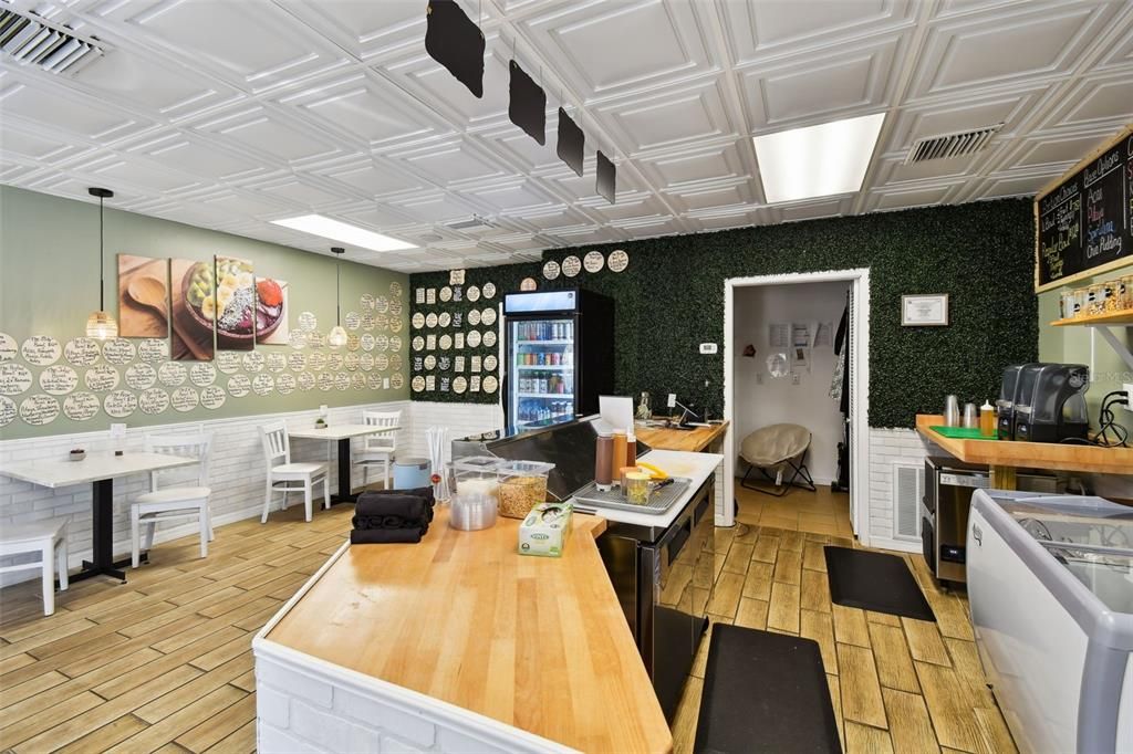 Interior, Pendant Lights, Wood Texture Flooring