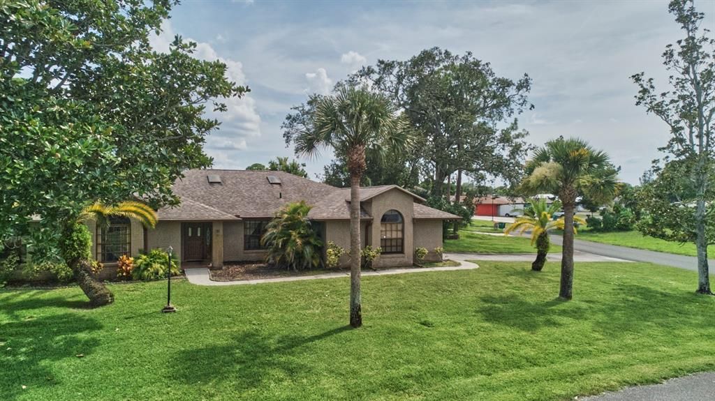 Backyard, Exterior, Facade, Ranch