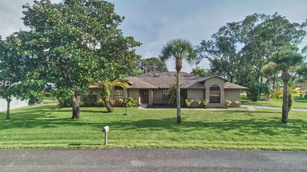 Backyard, Exterior, Facade, Ranch